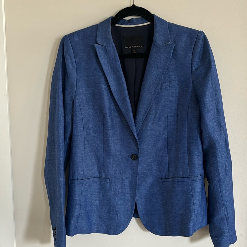 Blue linen, Banana Republic blazer size 10 classic fit.